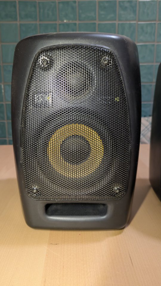 Monitores de estudio KRK VXT4 de 4" de segunda mano · Foto 2 de 9 · Barcelona · 300 €