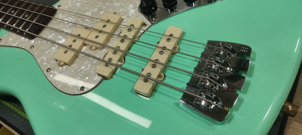 Bajo Harley Benton JB-62CC SFG ULTRA-MODIFICADO