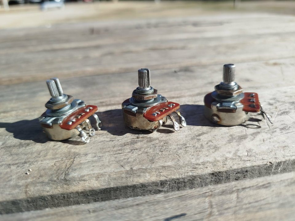 CTS 250 K set potenciometros Fullerton 1983 Fender Stratocaster de segunda mano · Foto 8 de 9 · Albacete · 175 €