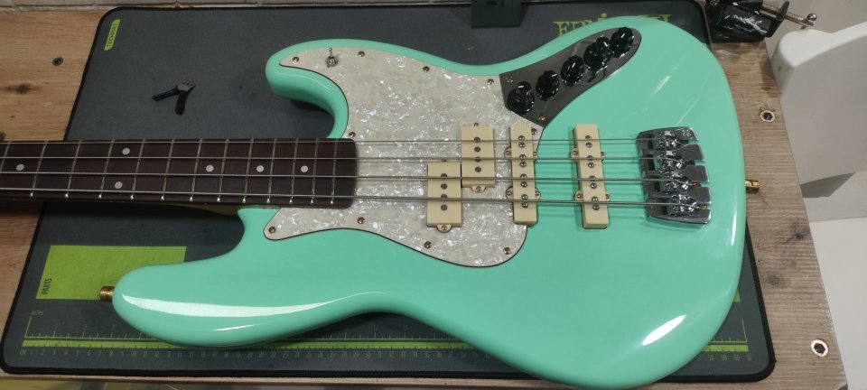 Bajo Harley Benton JB-62CC SFG ULTRA-MODIFICADO