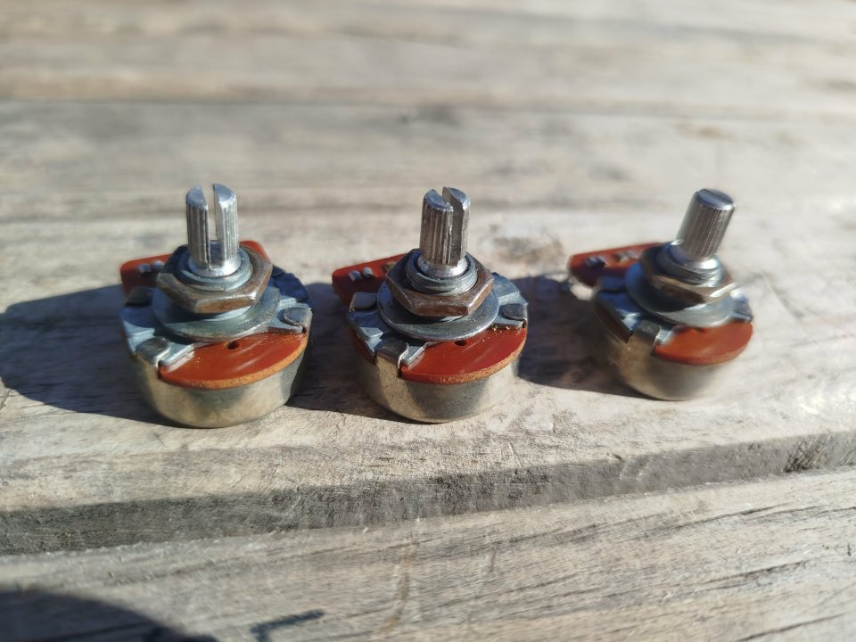 CTS 250 K set potenciometros Fullerton 1983 Fender Stratocaster de segunda mano · Foto 9 de 9 · Albacete · 175 €
