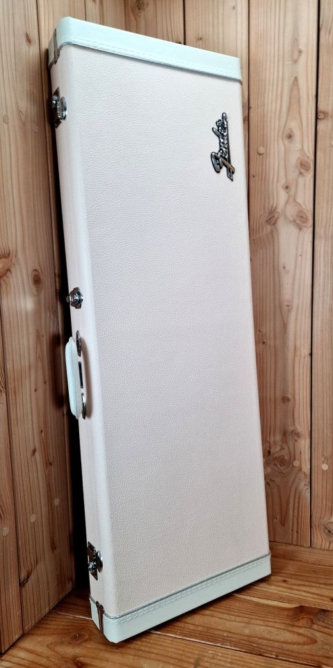 Fender Limited Edition American Professional II MHC Stratocaster Shell Pink (2024) de segunda mano · Foto 2 de 3 · Cádiz · 1450 €