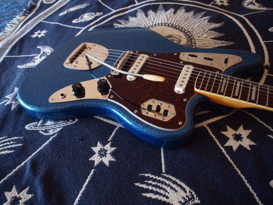 Squier Jaguar Blue Sparkle Limted Edition de segunda mano · Foto 3 de 10 · Alicante · 450 €