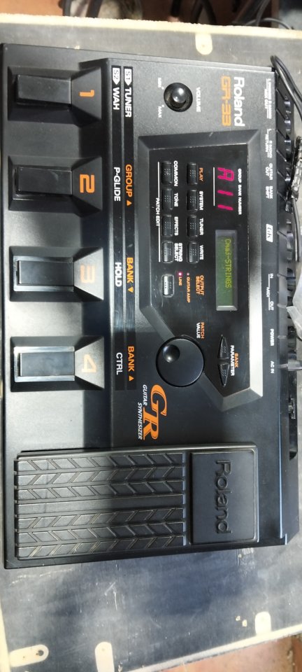 Roland GR-33 de segunda mano · Foto 1 de 4 · Navarra · 300 €
