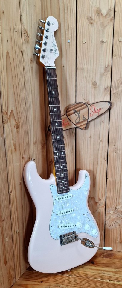 Fender Limited Edition American Professional II MHC Stratocaster Shell Pink (2024) de segunda mano · Foto 3 de 3 · Cádiz · 1450 €