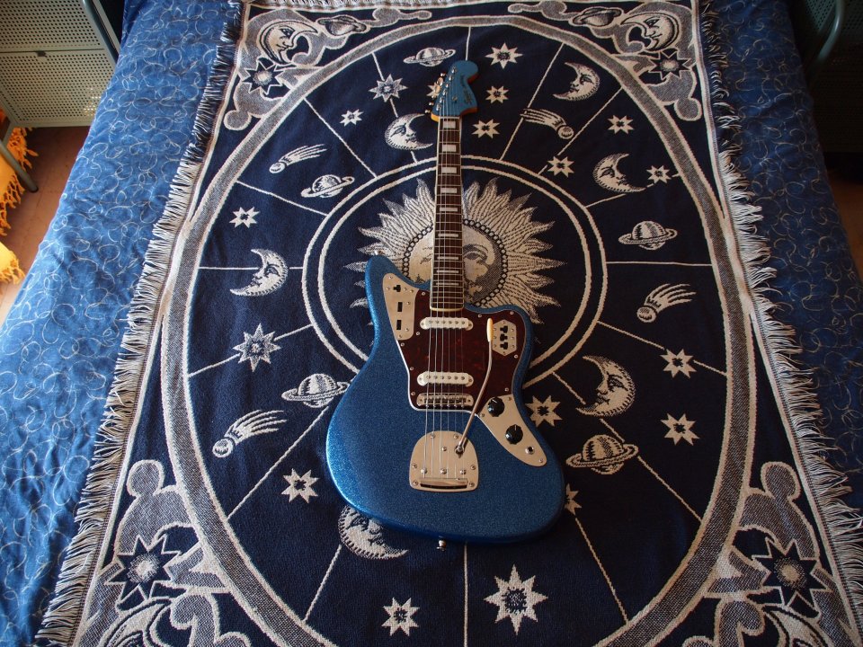 Squier Jaguar Blue Sparkle Limted Edition de segunda mano · Foto 5 de 10 · Alicante · 450 €
