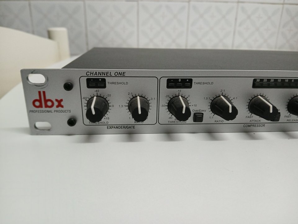 Dbx 266 formato rack