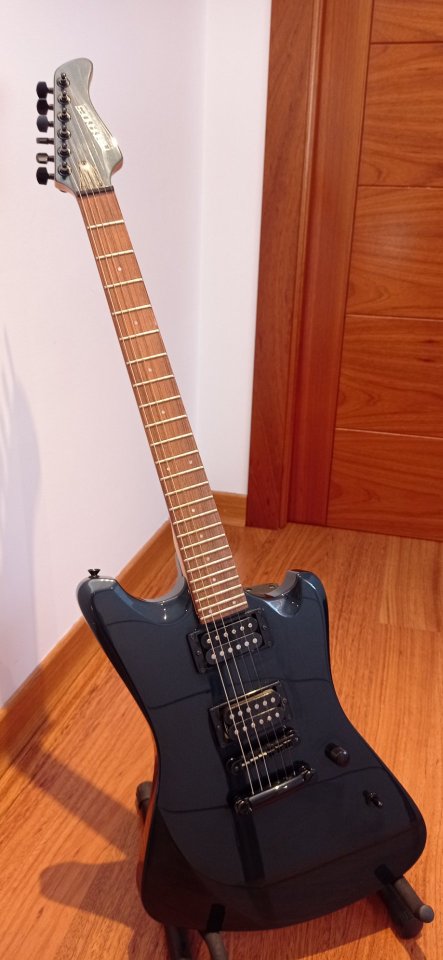 Guitarra eléctrica Fernandes de segunda mano · Foto 3 de 8 · Cuenca · 300 €