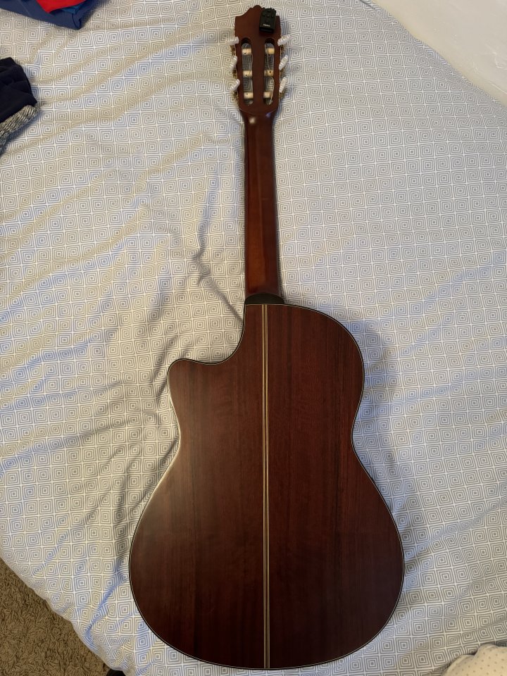 Guitarra Española Yamaha Autoamplificada