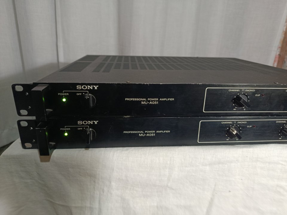 Envío Incluido// Yamaha NS10 + 2 etapas Sony MU-A051 de segunda mano · Foto 9 de 10 · Jaén · 700 €