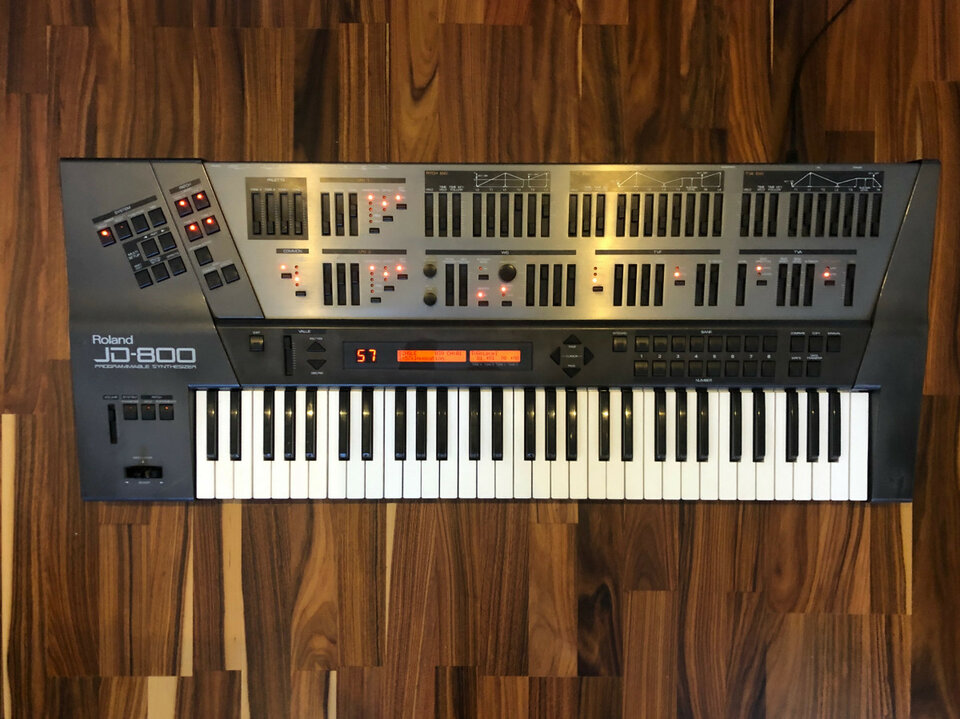 Vendo Roland JD-800 en excelente estado.