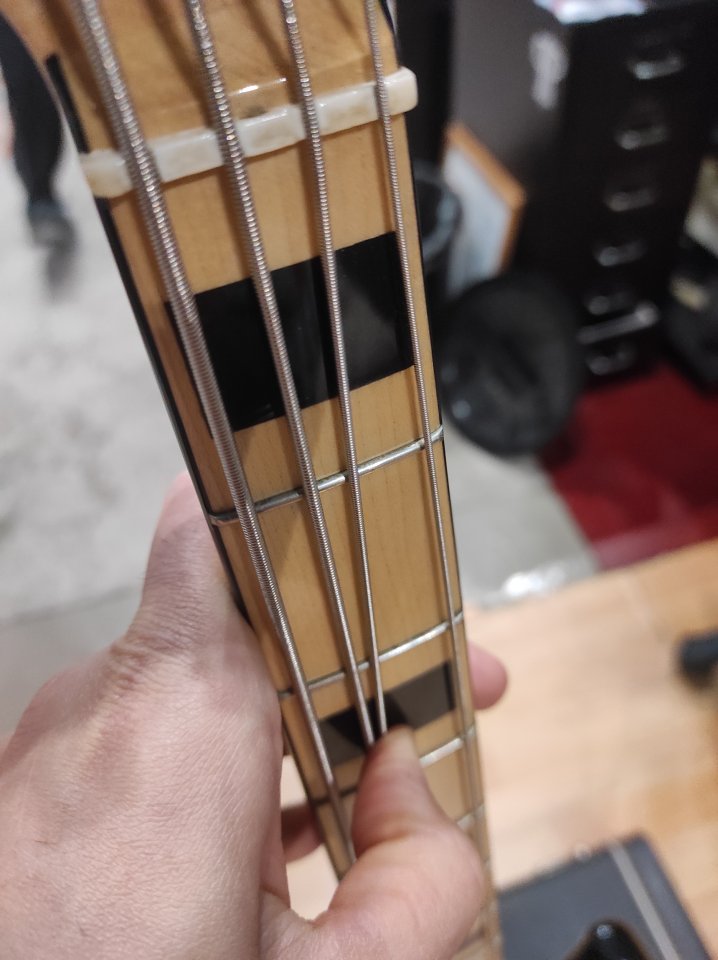 Bajo Marcus Miller V7 Alder 4 BK 2nd Gen