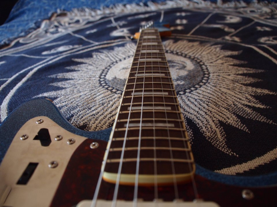 Squier Jaguar Blue Sparkle Limted Edition de segunda mano · Foto 9 de 10 · Alicante · 450 €