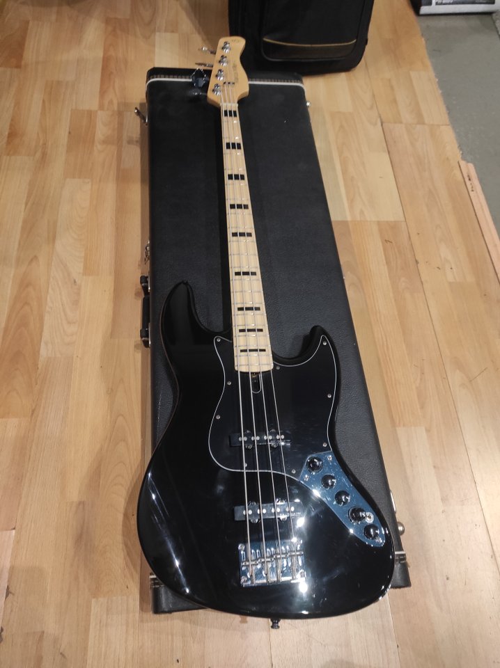 Bajo Marcus Miller V7 Alder 4 BK 2nd Gen