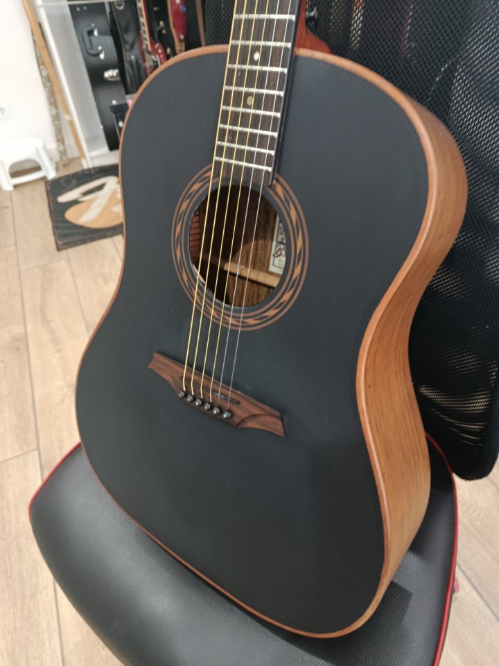 Guitarra Bromo BAT9MEBK NUEVA