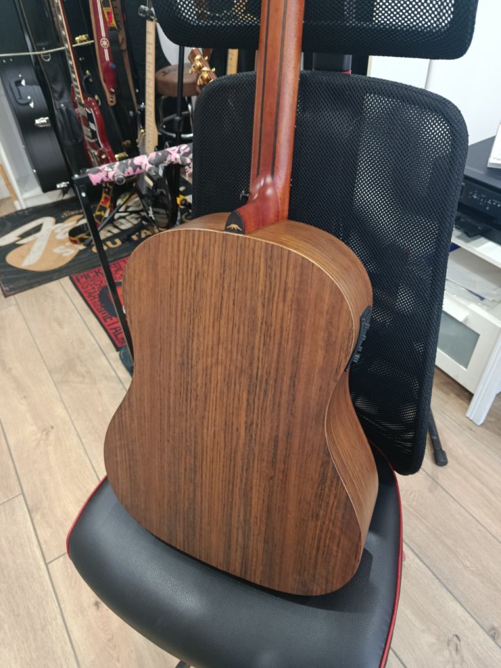 Guitarra Bromo BAT9MEBK NUEVA