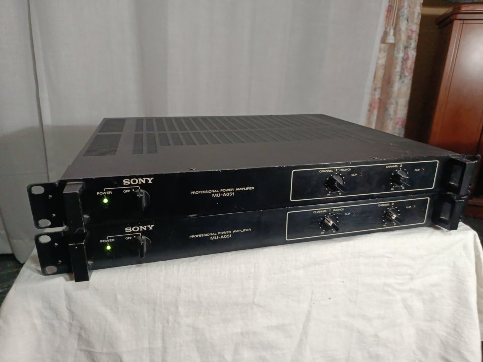 Envío Incluido// Yamaha NS10 + 2 etapas Sony MU-A051 de segunda mano · Foto 8 de 10 · Jaén · 700 €