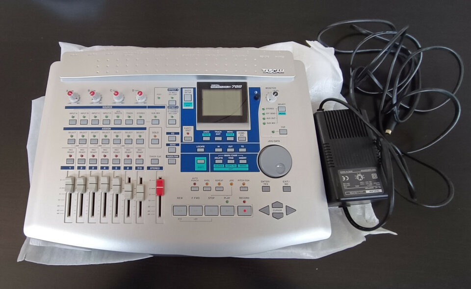 TASCAM Portaestudio 788