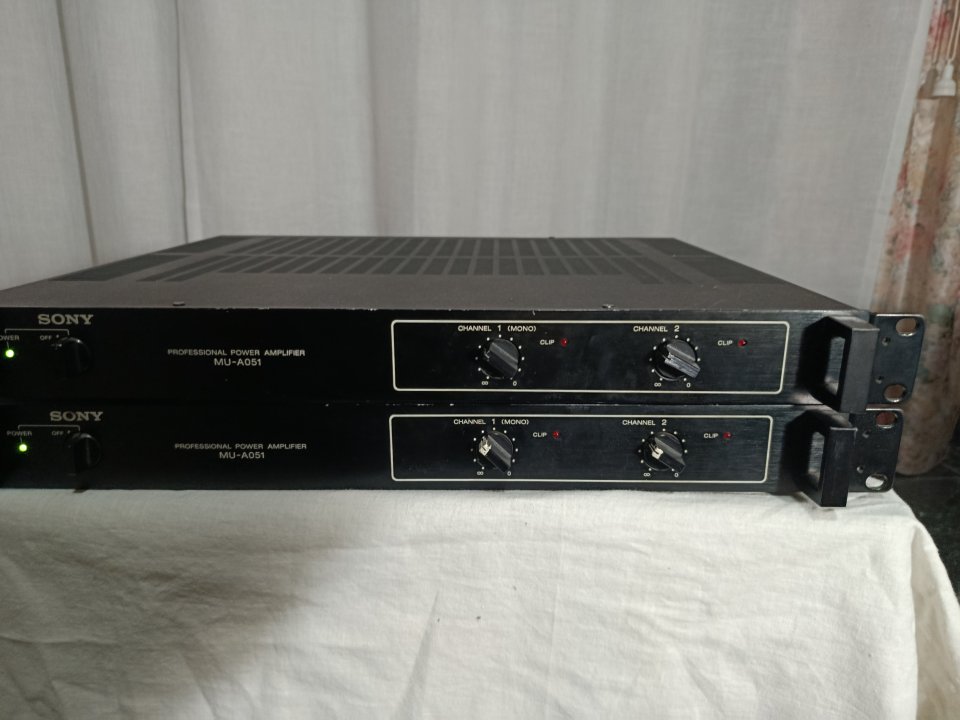 Envío Incluido// Yamaha NS10 + 2 etapas Sony MU-A051 de segunda mano · Foto 10 de 10 · Jaén · 700 €