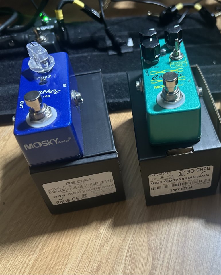 Pedales MOSKY : FuzzFace y  Chorus Vibe (nuevos)