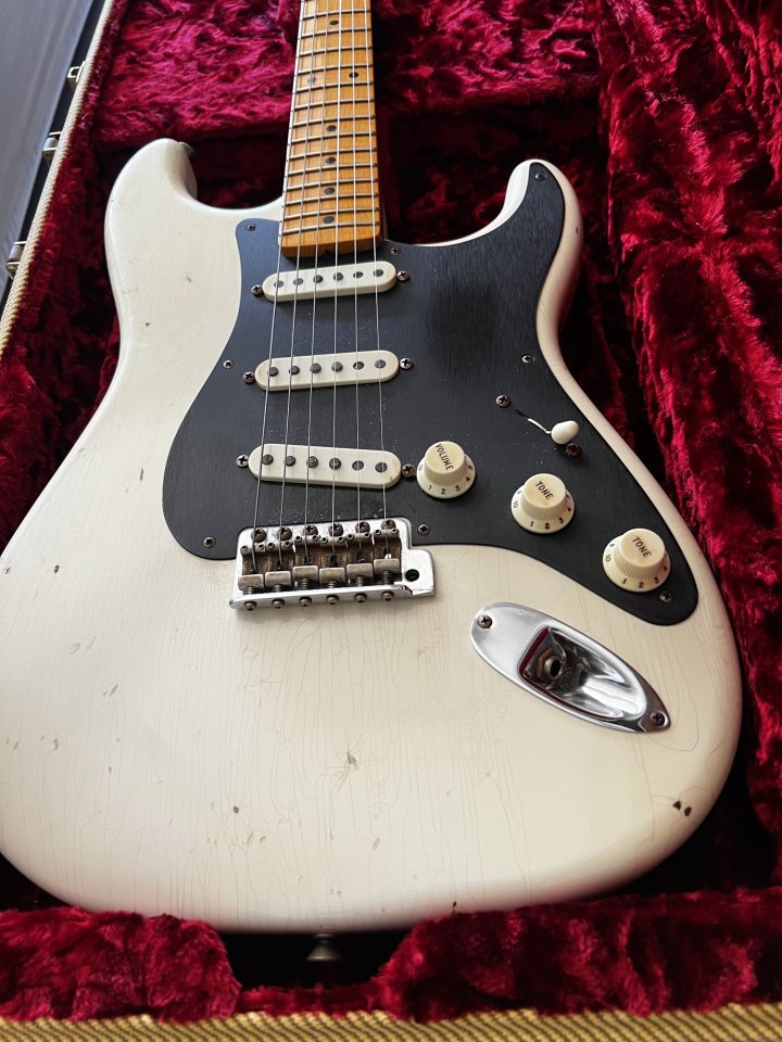 Fender Stratocaster Custom Shop Journeyman Relic white Blonde de la Namm de segunda mano · Foto 2 de 7 · Jaén