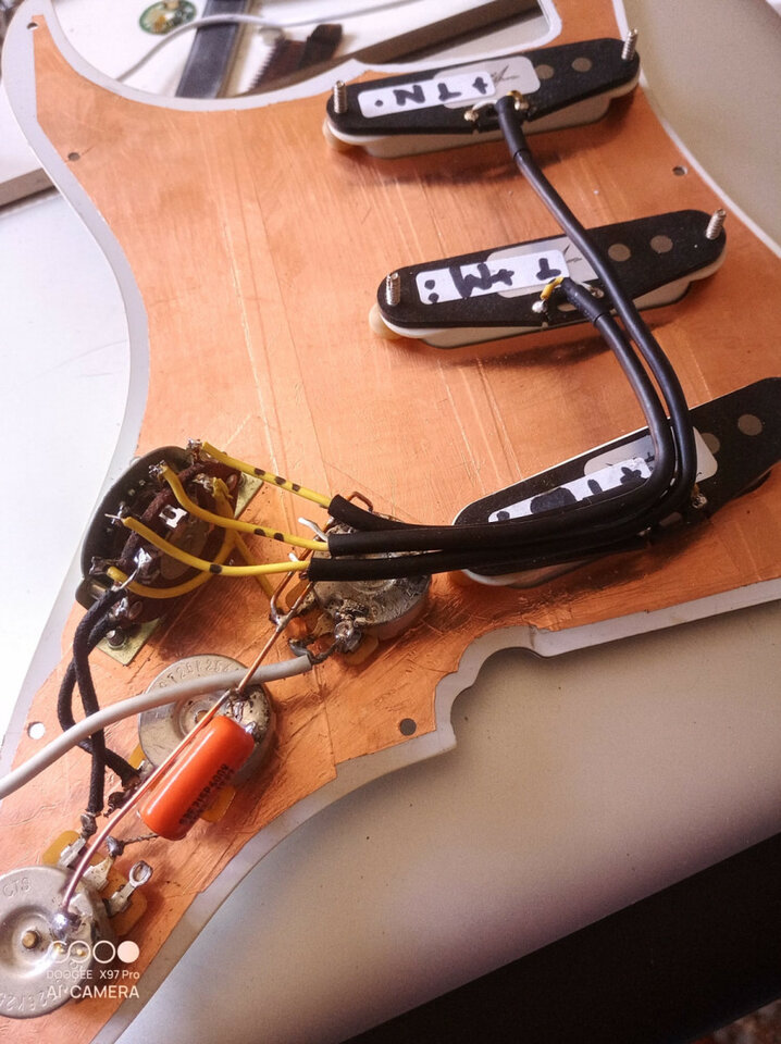 Fénix Stratocaster By Young Chang del 91 muy mejorada.