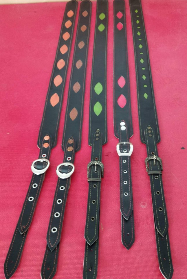 Correas de cuero 5.5 cm de ancho.