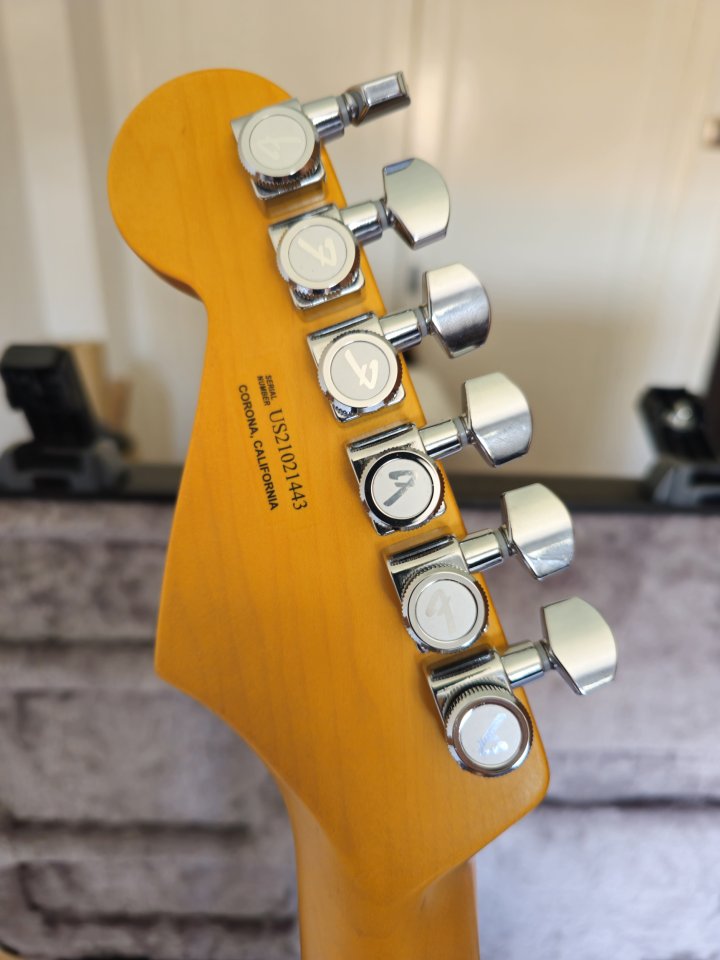 Fender AM Ultra Stratocaster RW UB de segunda mano · Foto 4 de 8 · Zaragoza · 1750 €