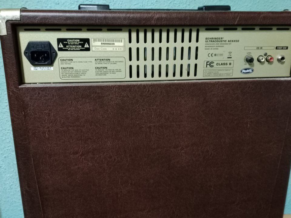 Behringer ultra acoustic ACX 450