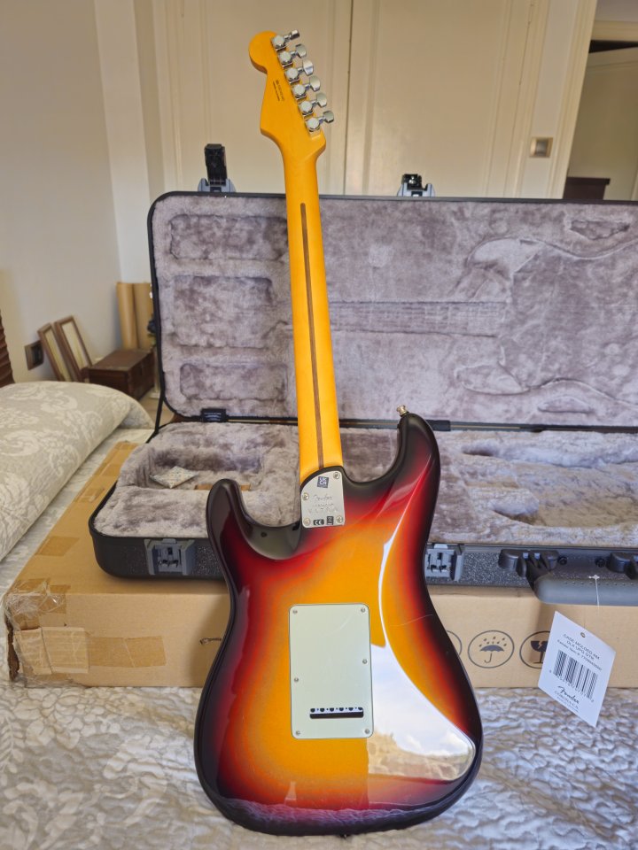 Fender AM Ultra Stratocaster RW UB de segunda mano · Foto 3 de 8 · Zaragoza · 1750 €