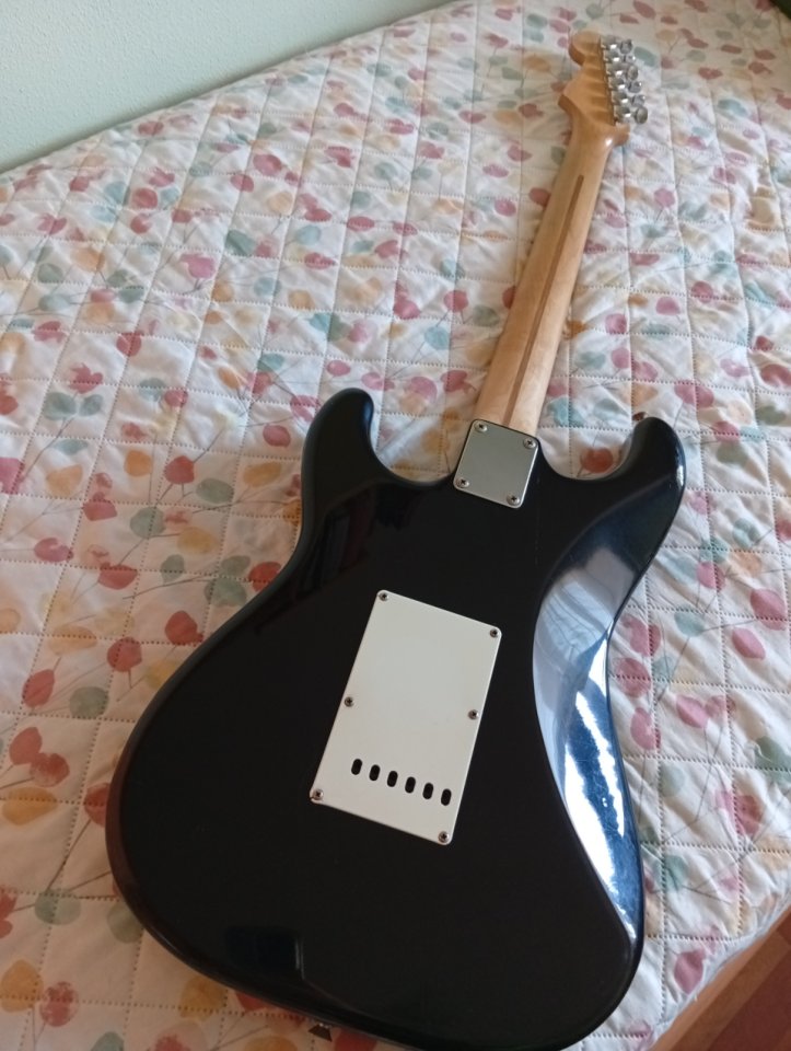 Squier stratocaster made in japan de segunda mano · Foto 5 de 6 · Burgos · 415 €