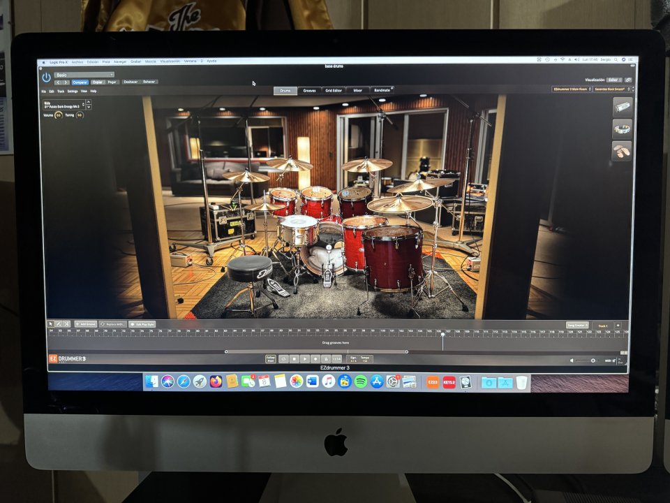 iMac 27” color nfigurado como estudio de grabación
