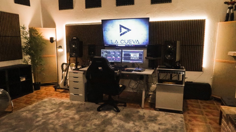 La Cueva Producciones – Estudio especializado en Rock y Metal (Zaragoza) de segunda mano · Foto 1 de 5 · Zaragoza