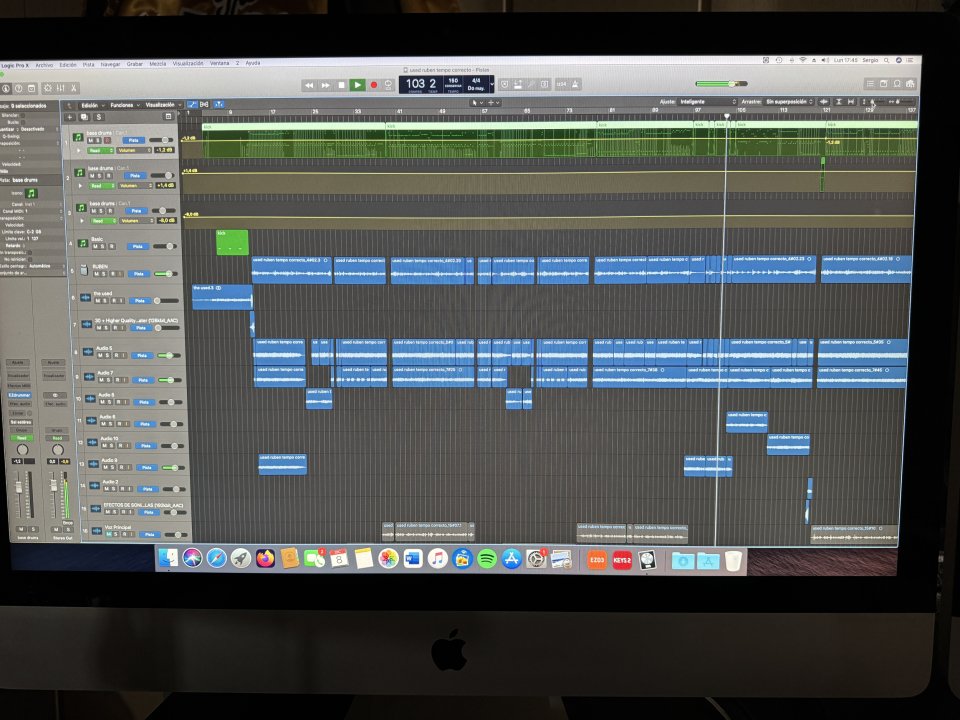 iMac 27” color nfigurado como estudio de grabación