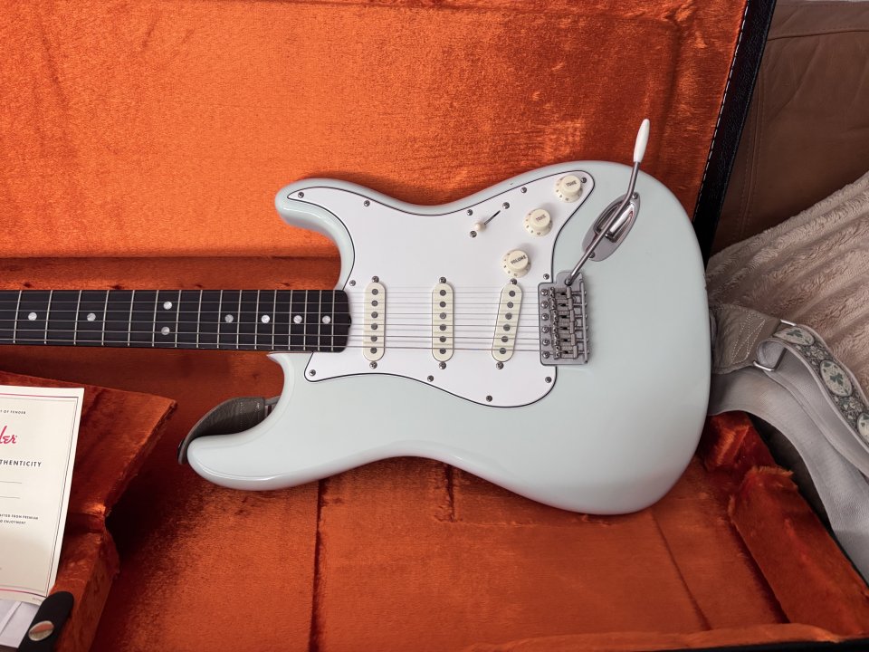 Fender American Vintage II 1965 Stratocaster – Sonic Blue – de segunda mano · Foto 2 de 10 · A Coruña · 1790 €