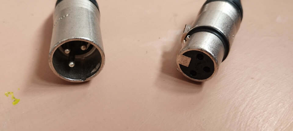 5 cables XLR con conector Neutrik