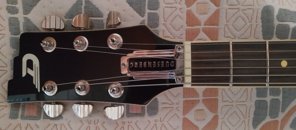 Duesenberg Double Cat Fireburst de segunda mano · Foto 3 de 10 · Zaragoza · 2100 €