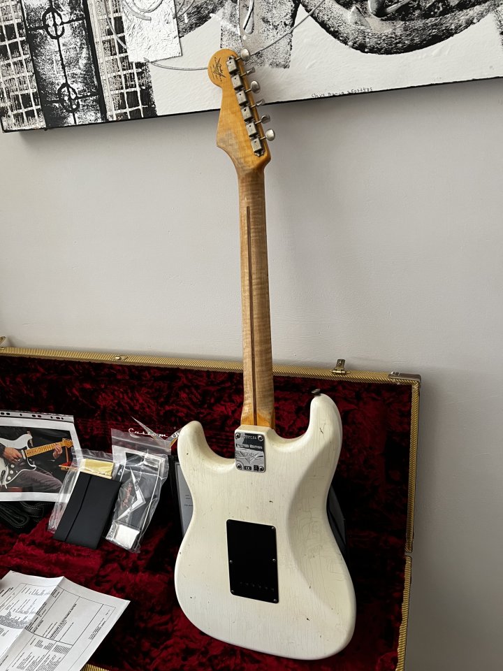 Fender Stratocaster Custom Shop Journeyman Relic white Blonde de la Namm de segunda mano · Foto 3 de 7 · Jaén