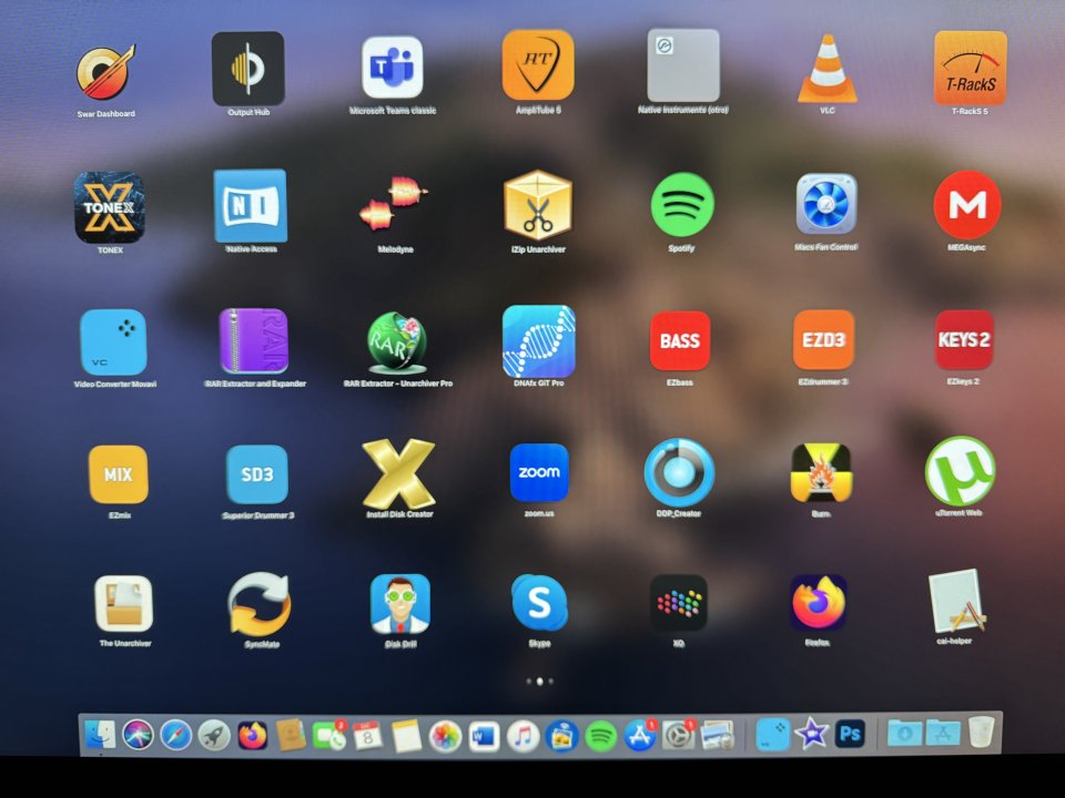 iMac 27” color nfigurado como estudio de grabación