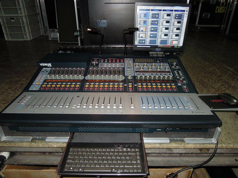 VENUE SC48 con 2 rack Escenario,  precio + IVA