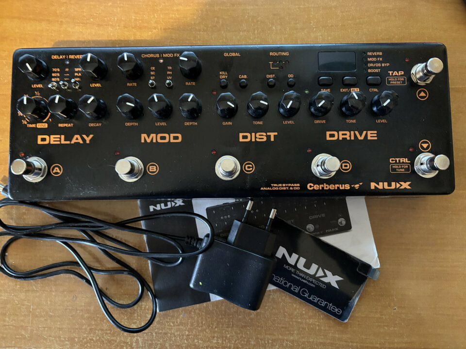 Nux Cerberus + Fuente alimentación