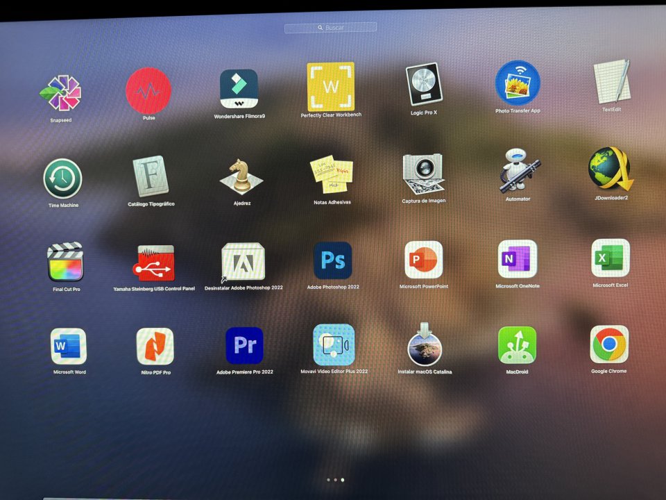 iMac 27” color nfigurado como estudio de grabación