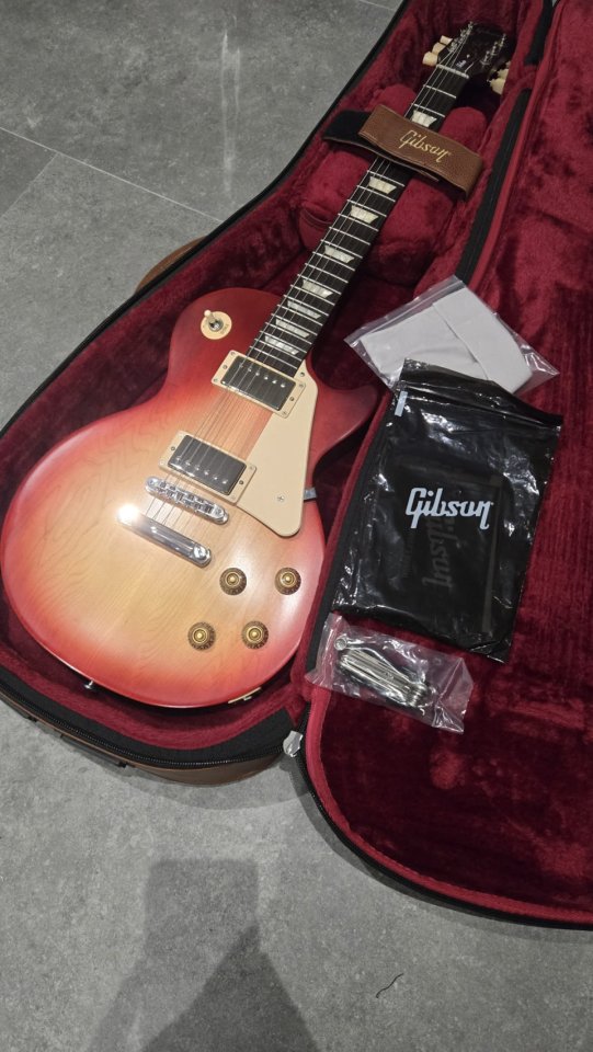 Gibson Les Paul Tribute Satin Cherry Burst