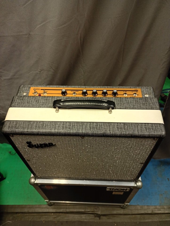 Supro 1695T Black Magic Combo + Flightcase Thon de segunda mano · Foto 2 de 8 · Gipuzkoa · 800 €