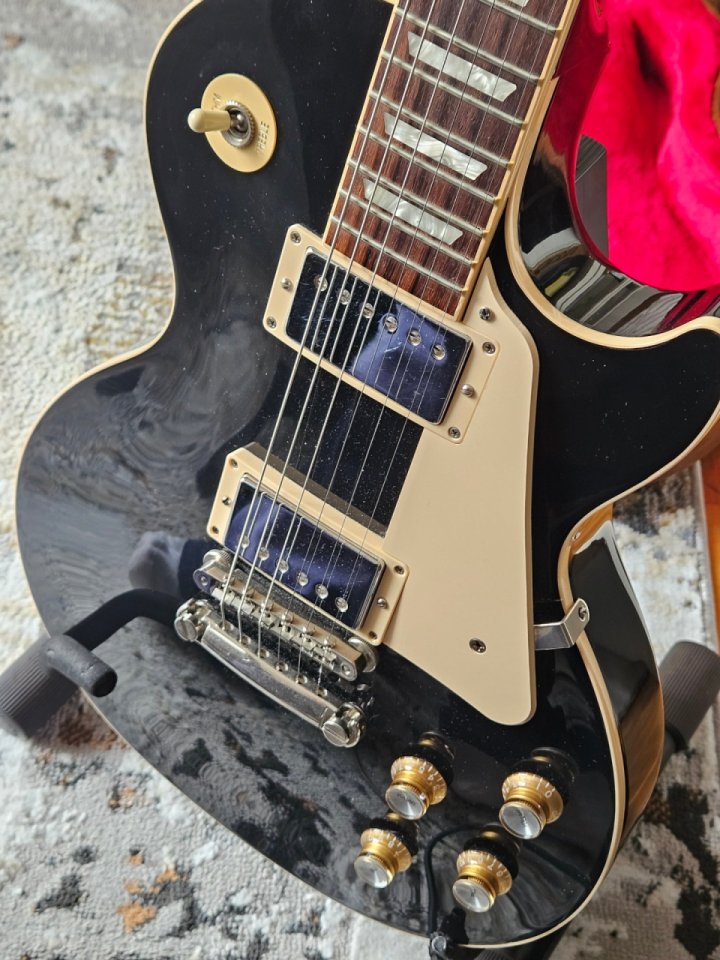 Gibson les paul classic ebony de segunda mano · Foto 4 de 7 · Murcia · 1850 €