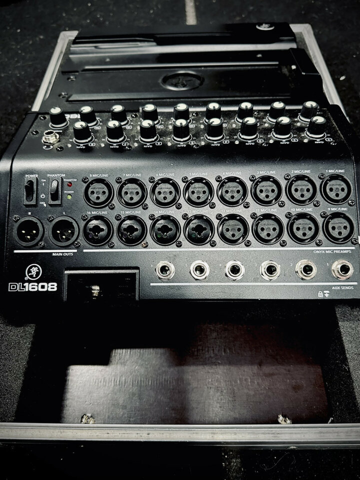 Mackie DL1608 - Mesa Mezclas Ipad