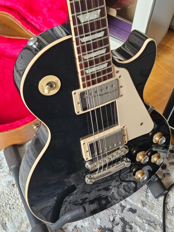 Gibson les paul classic ebony de segunda mano · Foto 5 de 7 · Murcia · 1850 €