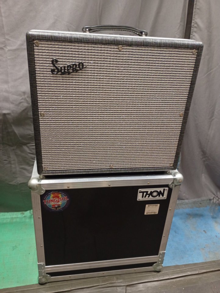 Supro 1695T Black Magic Combo + Flightcase Thon de segunda mano · Foto 4 de 8 · Gipuzkoa · 800 €