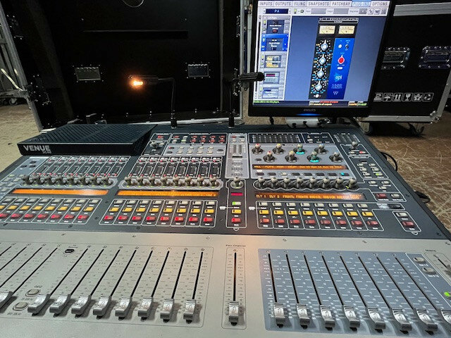 VENUE SC48 con 2 rack Escenario,  precio + IVA