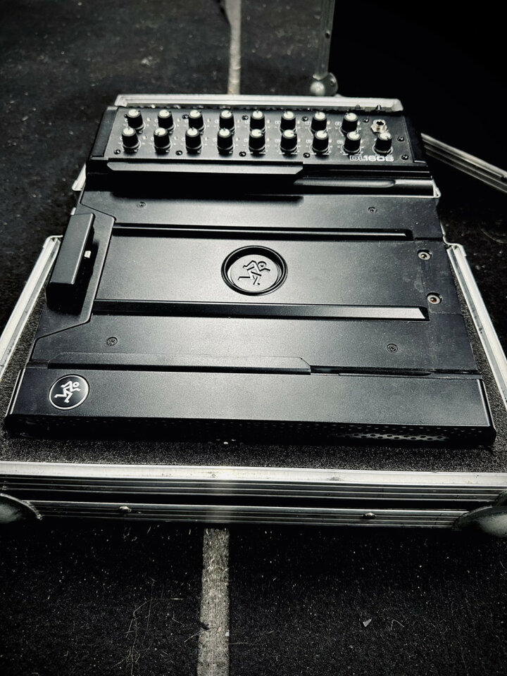 Mackie DL1608 - Mesa Mezclas Ipad